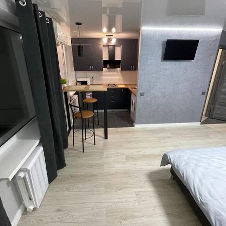 Apartcenter Вип Апартаменты В Центре Города На Гагарина Kryvyi Rih Exterior foto
