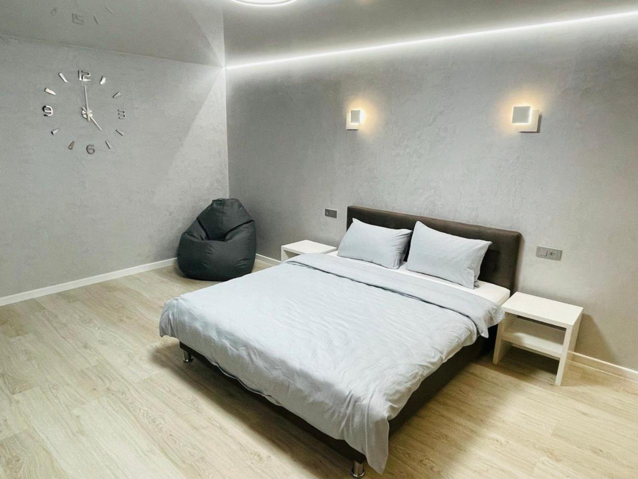 Apartcenter Вип Апартаменты В Центре Города На Гагарина Kryvyi Rih Exterior foto